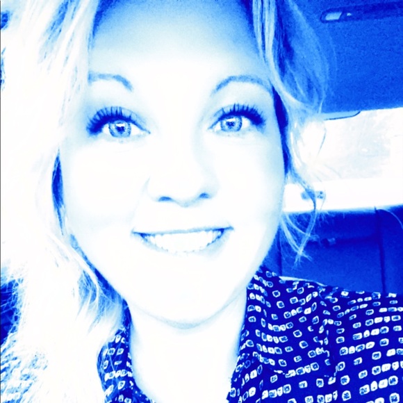 Meet your Posher, Kristen! - Picture 2 of 2